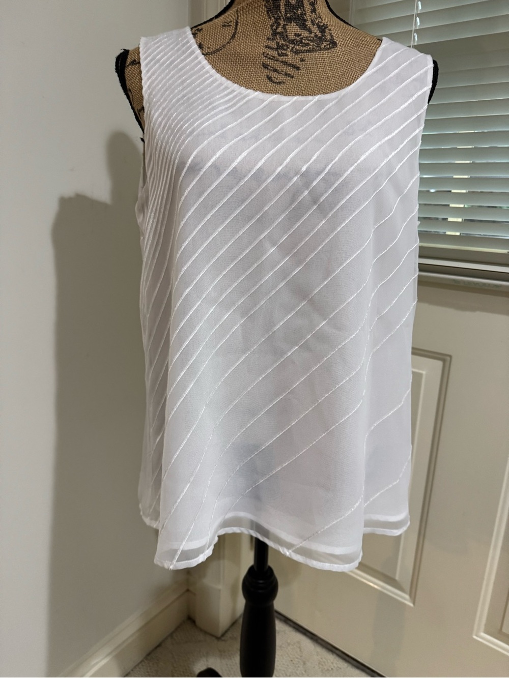 Jones New York White Sleeveless Diagonal-Stripe Chiffon Tank Top size 12